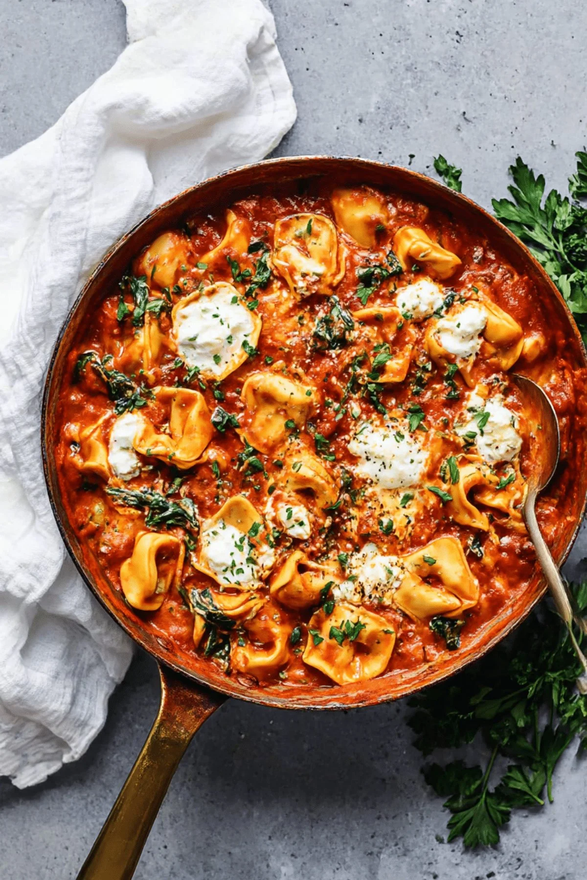 Delicious cheese tortellini served in creamy marinara sauce.