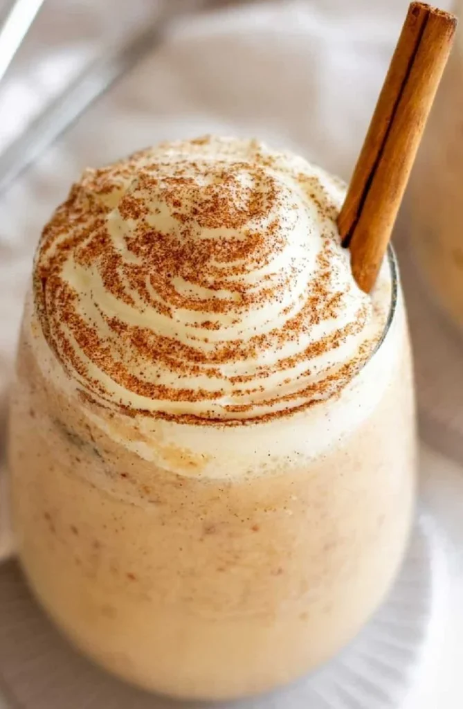 Delicious apple pie smoothie with apples and cinnamon in a glass