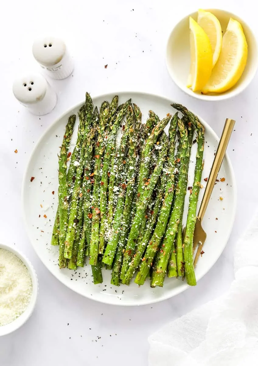 Delicious air fryer asparagus cooked to perfection in an air fryer.