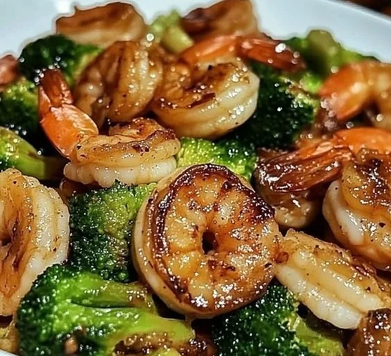 Delicious high-protein honey garlic shrimp served on a plate