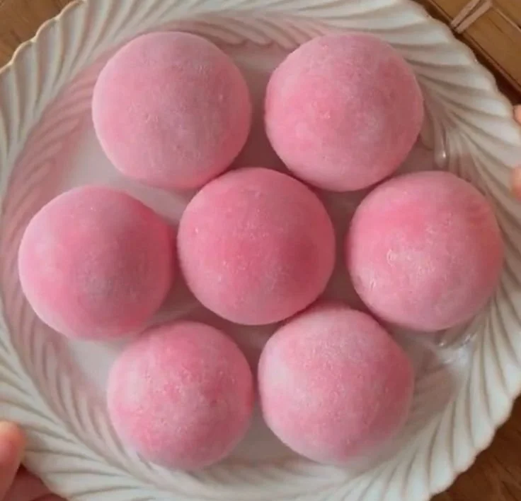 Homemade strawberry mochi dessert recipe with fresh strawberries and sweet rice.